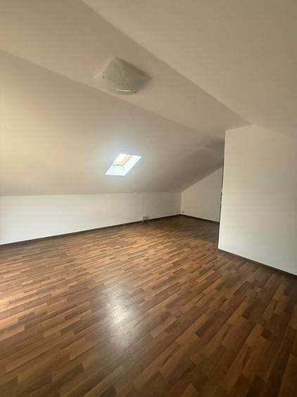 Casă individuală cu 5 camere cu Canalizare în Giroc