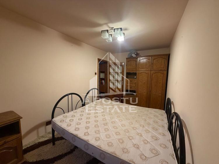 Apartament cu 3 camere semidecomandat, mobilat în Dacia