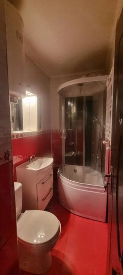 Apartament cu 3 camere decomandat în Cet