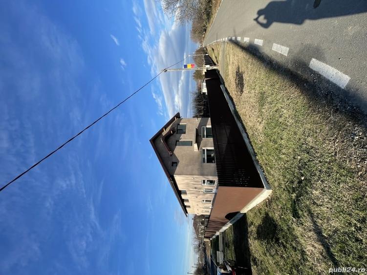 Casă cu 6 camere cu Teren 600 Mp în Moldoveni