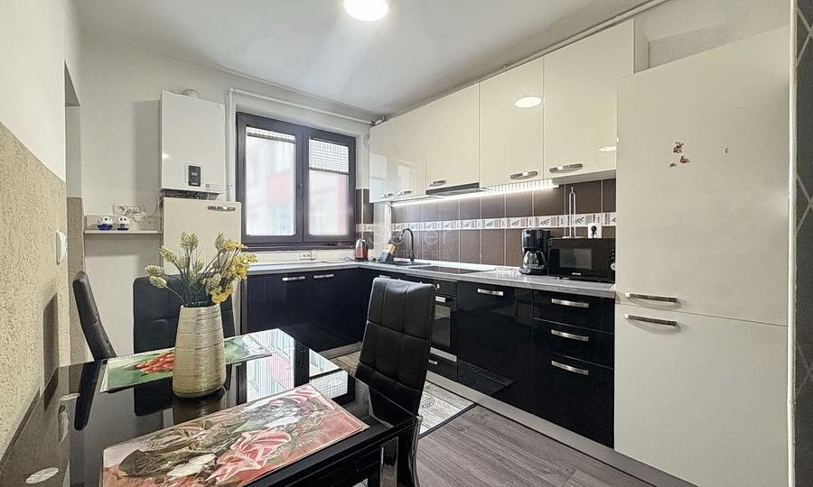 Apartament cu 3 camere decomandat, mobilat în Astra