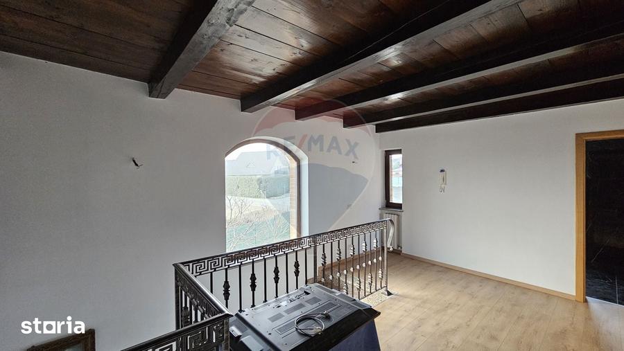 Casă cu 5 camere cu Teren 840 Mp în Șcheia