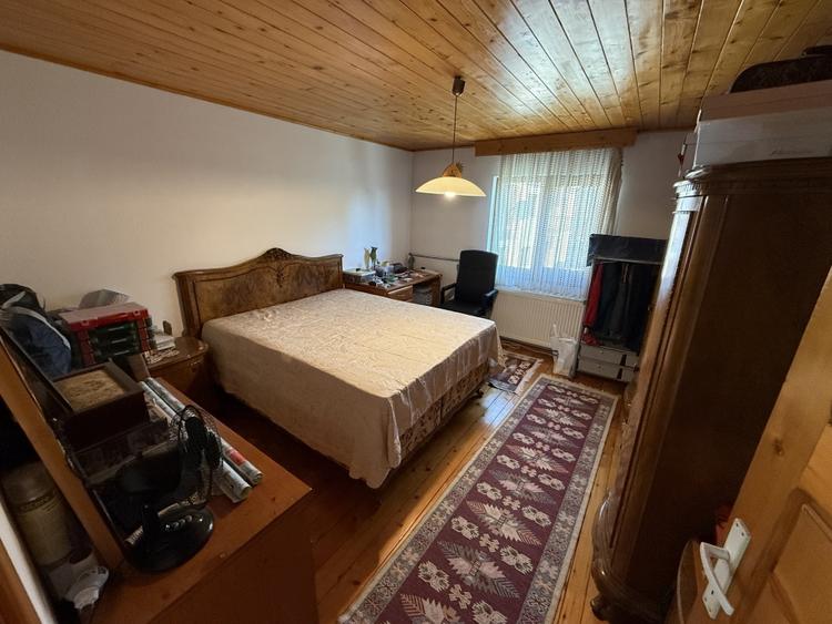 Casă individuală cu 7 camere cu Canalizare în Bolintin-Deal