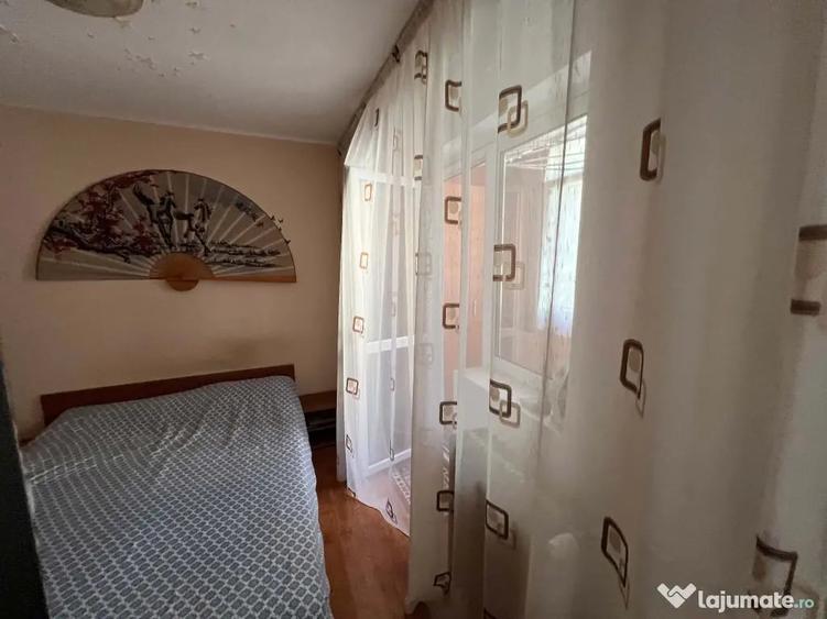 Apartament cu 3 camere semidecomandat în Găvana