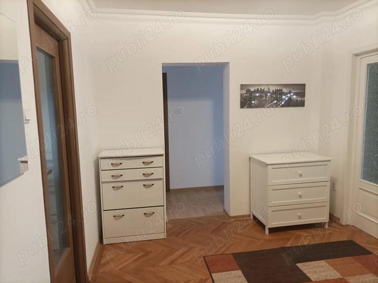 Apartament cu 4 camere decomandat în Central
