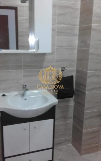 Apartament cu 3 camere semidecomandat, mobilat în Central