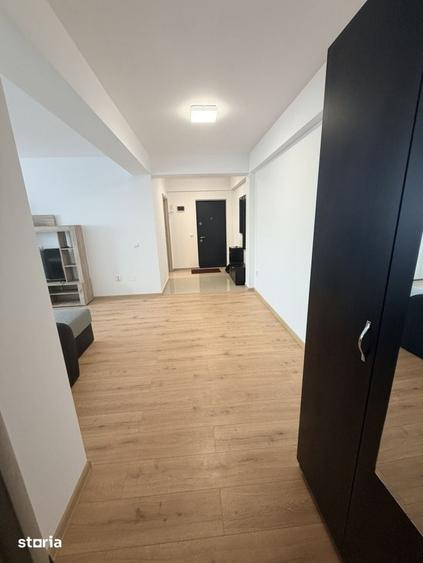 Apartament cu 3 camere semidecomandat în Pielești