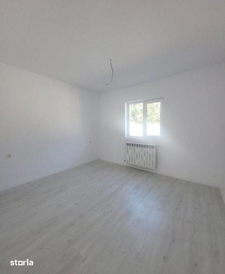 Casă cu 5 camere cu Teren 250 Mp în Central