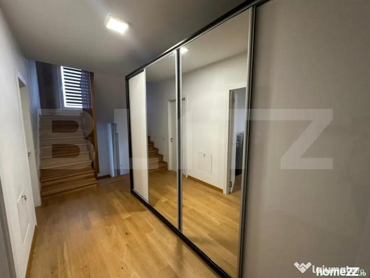 Casă cu 7 camere cu Teren 163 Mp în Lucian Blaga
