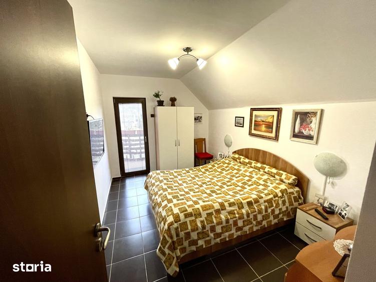 Casă cu 6 camere cu Teren 1629 Mp în Plopu