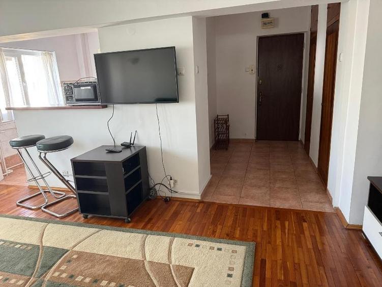 Apartament cu 2 camere semidecomandat, mobilat în Aviației