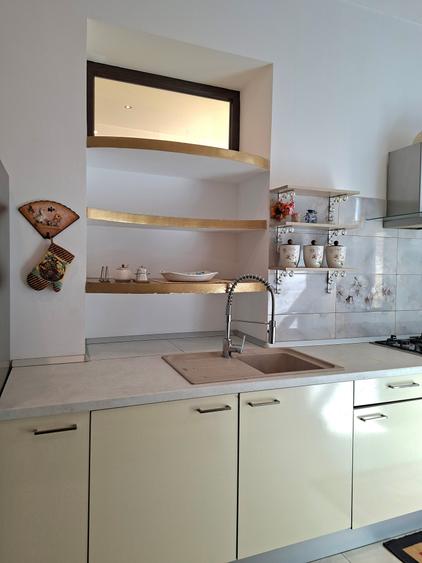 Apartament cu 3 camere semidecomandat în Central