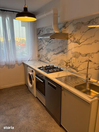 Apartament cu 3 camere semidecomandat în Tei