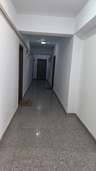 Apartament cu 3 camere decomandat în Dobroești