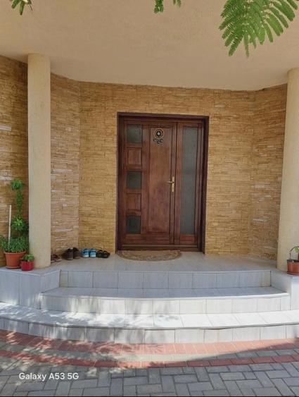 Casă individuală cu 5 camere cu Canalizare în Central