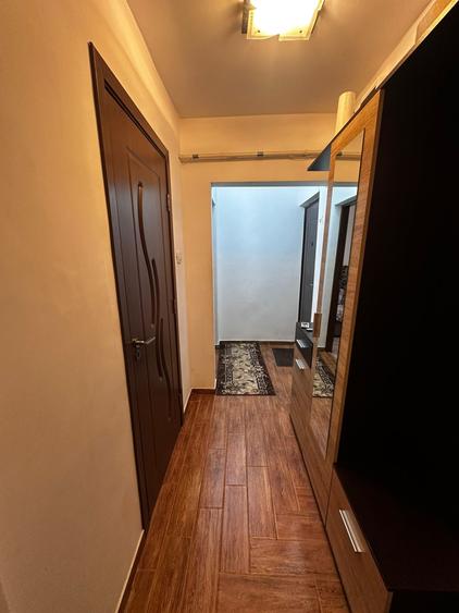 Apartament cu 3 camere semidecomandat în Alexandru cel Bun