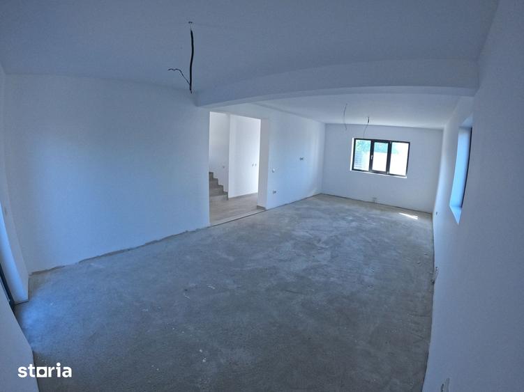 Casă cu 3 camere cu Canalizare în Central