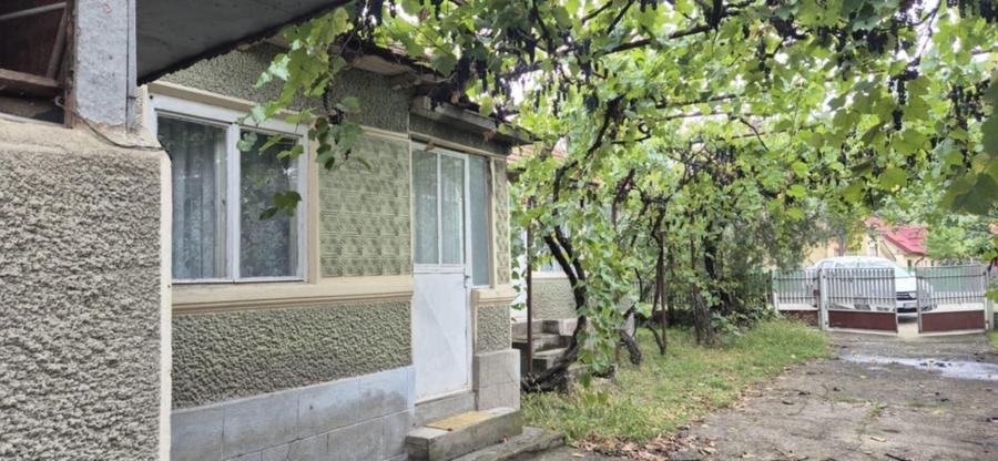 Casă cu 3 camere în Zărnești