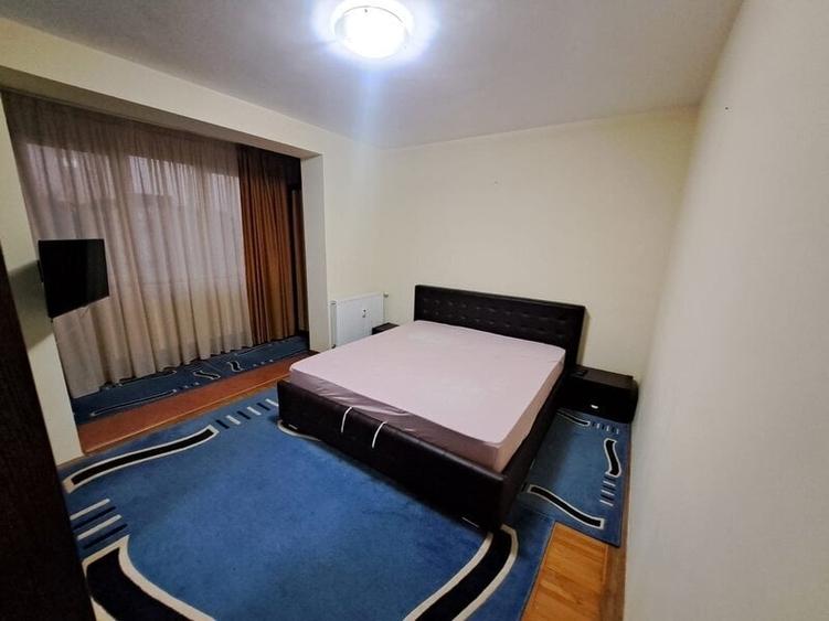 Apartament cu 3 camere semidecomandat în Iancului