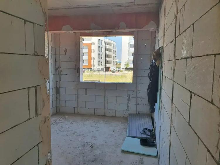 Apartament cu 2 camere decomandat în Titan