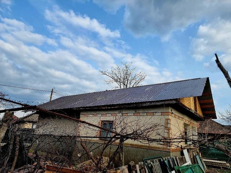 Casă cu Teren 1200 Mp în Sălciile
