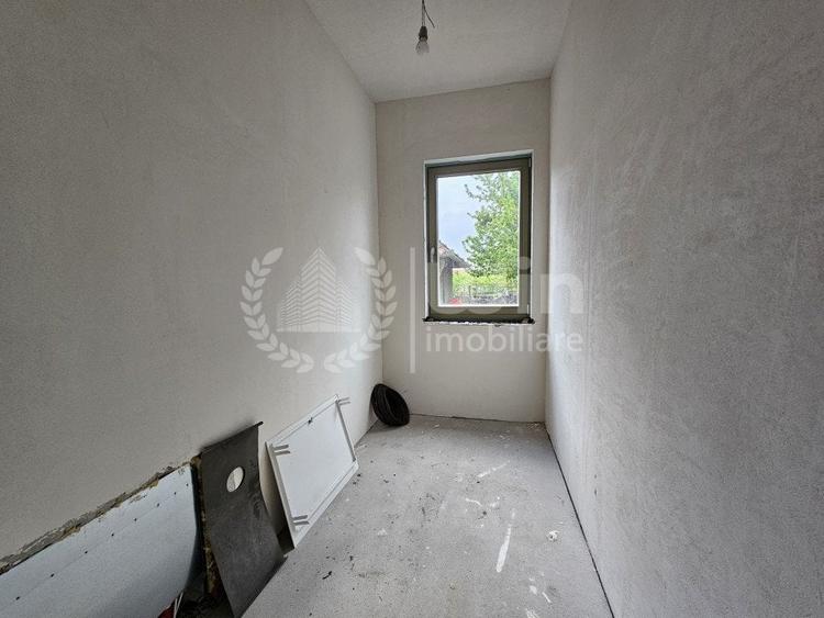 Casă individuală cu 4 camere cu Canalizare în Dâmbul Rotund