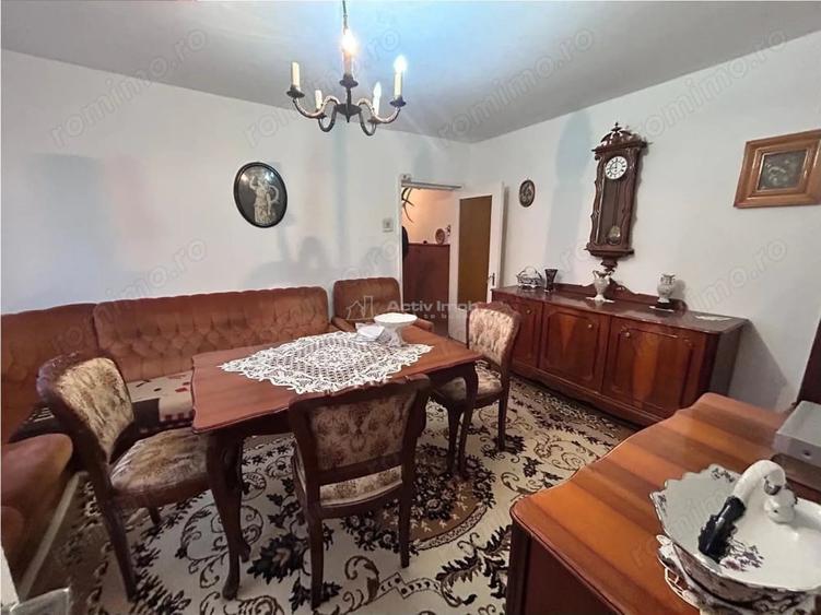 Apartament cu 3 camere semidecomandat în Central