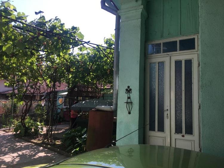 Casă individuală cu 5 camere cu Canalizare în Căstău