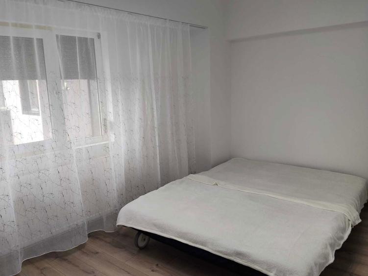 Apartament cu 3 camere semidecomandat în Cornetu