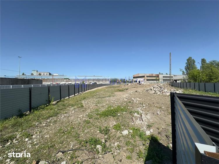 Teren de 2050 mp, în Zona industrială
