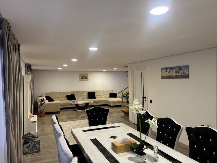 Casă cu 6 camere cu Teren 500 Mp în Săbăreni