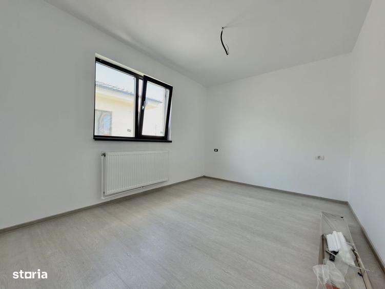 Casă cu 4 camere în Lumina