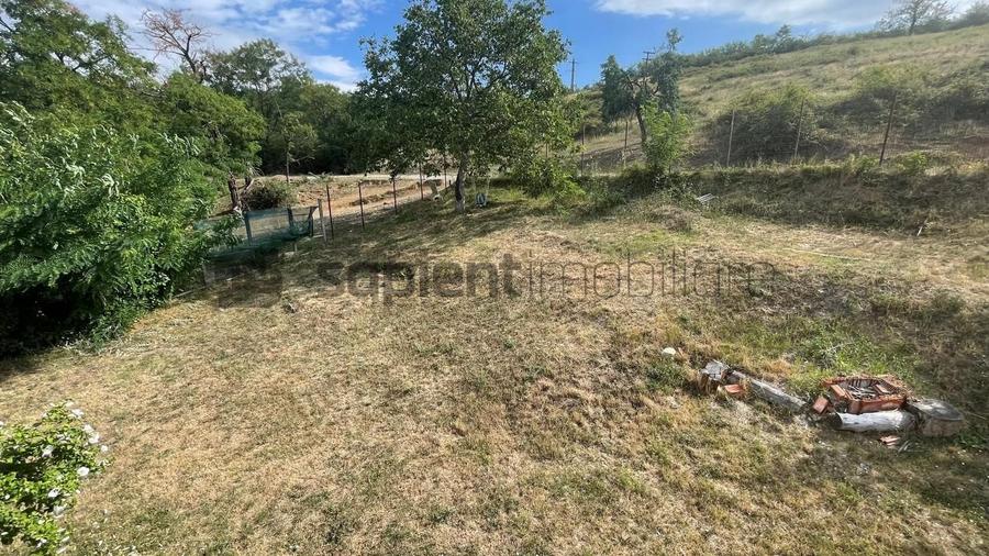 Casă individuală cu 8 camere cu Canalizare în Mierlău