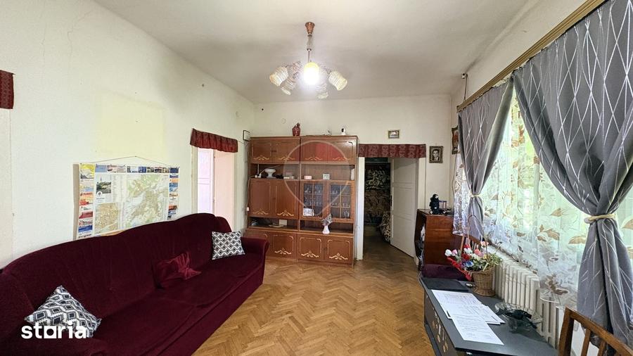 Casă cu 5 camere cu Teren 716 Mp în Central