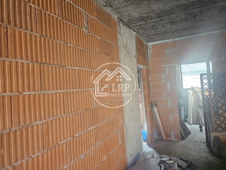 Casă individuală cu 7 camere cu Canalizare în Voluntari