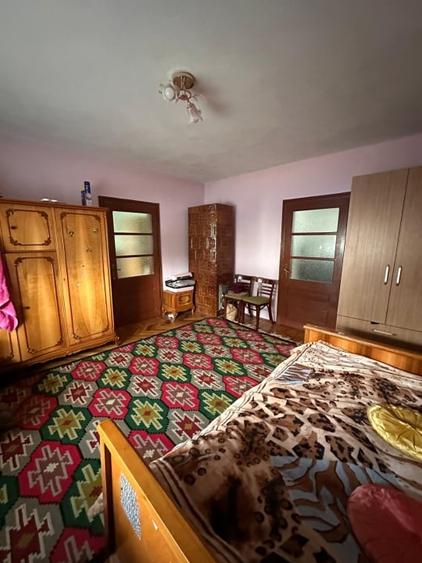 Casă individuală cu 5 camere cu Canalizare în Central