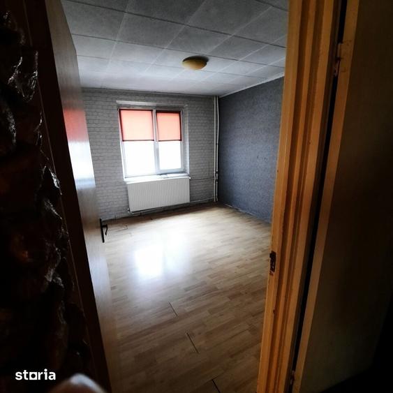Apartament cu 4 camere în Berceni