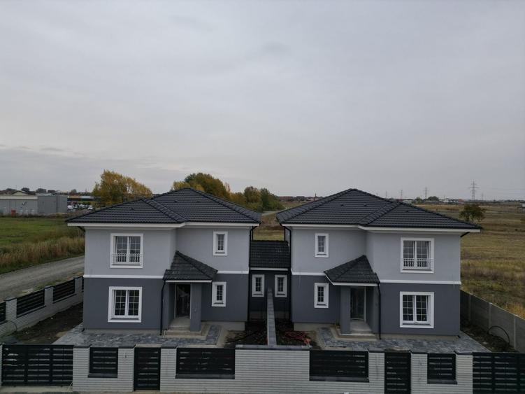 Duplex cu 4 camere cu Canalizare în Moșnița Nouă