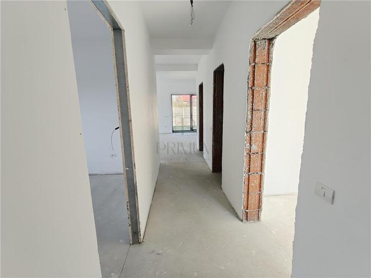 Duplex cu 4 camere cu Canalizare în Moșnița Nouă