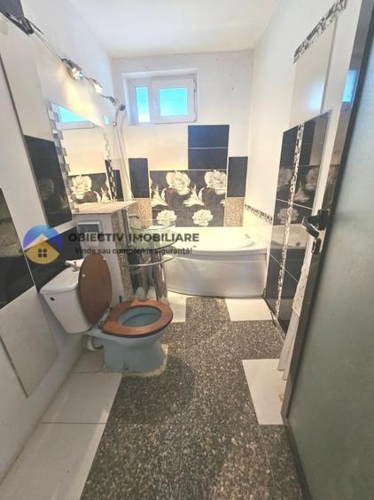 Apartament cu 3 camere decomandat, mobilat în Mărăței