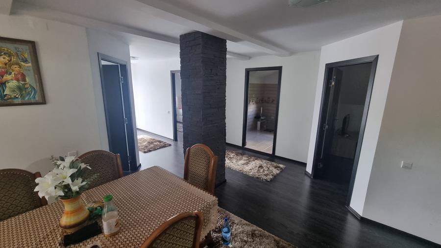 Casă individuală cu 6 camere cu Garaj în Călata