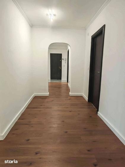 Apartament cu 4 camere decomandat în Calea Moldovei