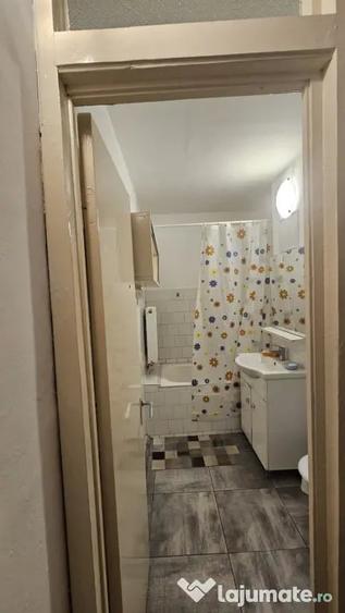 Apartament cu 3 camere decomandat în Complex Studențesc