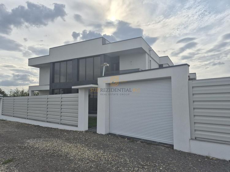 Duplex cu 4 camere cu Canalizare în 1 Decembrie