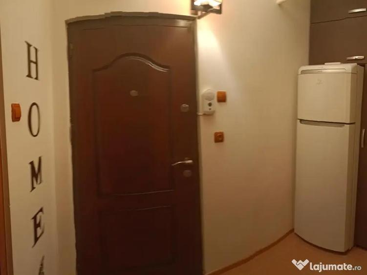 Garsonieră decomandată în