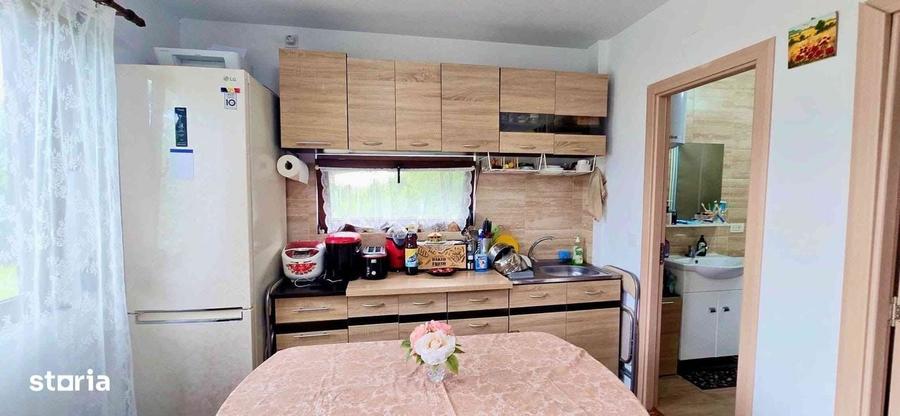 Casă cu 3 camere în Racovița