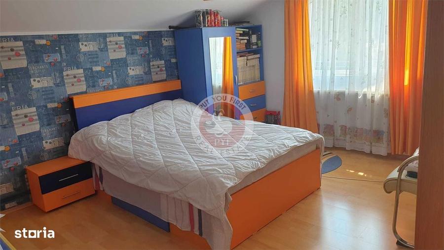 Casă cu 5 camere cu Teren 218 Mp în Tei