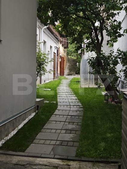 Casă cu 6 camere cu Canalizare în Ultracentral