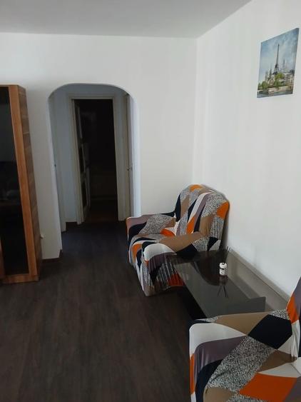 Apartament cu 2 camere semidecomandat în Grivița