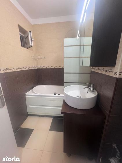 Apartament cu 3 camere decomandat în Drumul Taberei